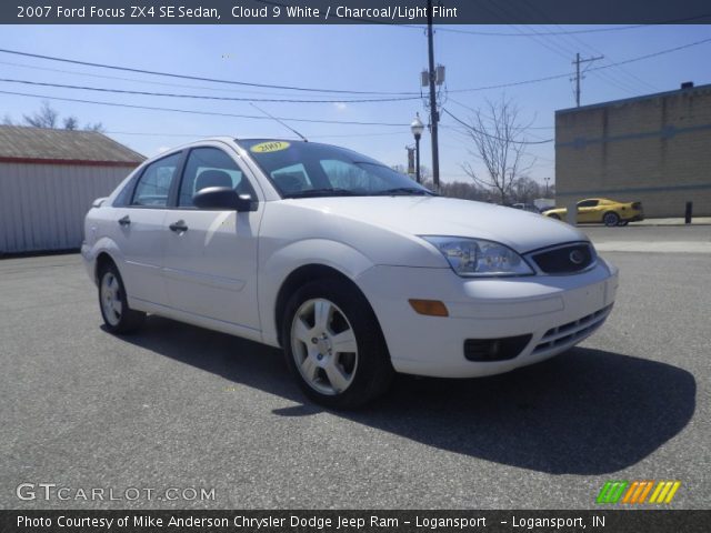 2007 Ford Focus ZX4 SE Sedan in Cloud 9 White