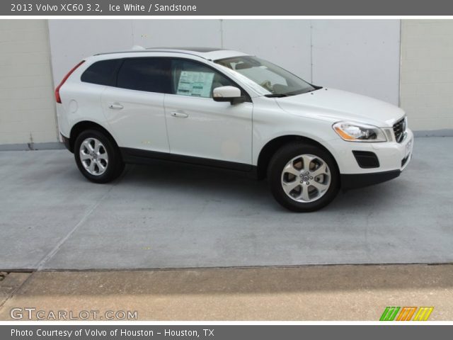 2013 Volvo XC60 3.2 in Ice White