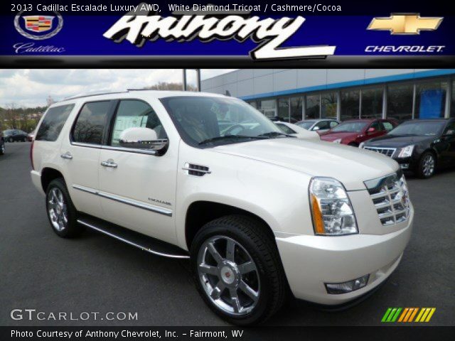 2013 Cadillac Escalade Luxury AWD in White Diamond Tricoat