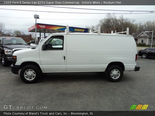 2009 Ford E Series Van E250 Super Duty Commercial in Oxford White