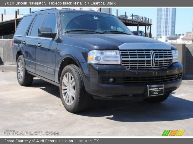 2010 Lincoln Navigator  in Tuxedo Black Metallic
