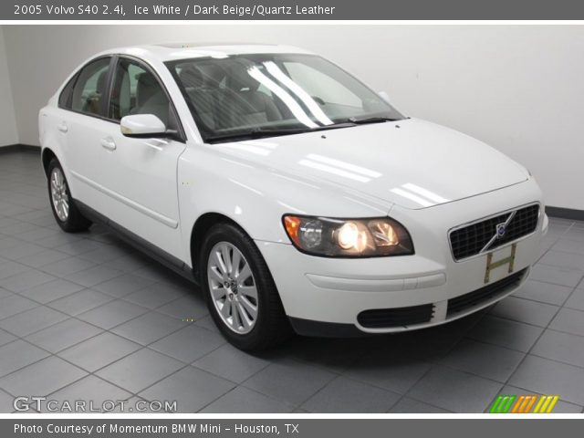 2005 Volvo S40 2.4i in Ice White