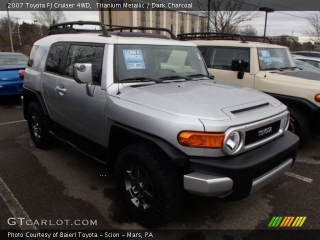 2007 Toyota FJ Cruiser 4WD in Titanium Metallic