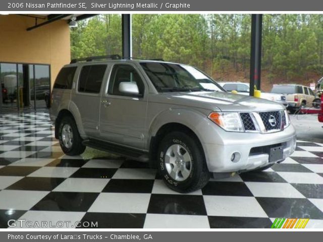 2006 Nissan Pathfinder SE in Silver Lightning Metallic