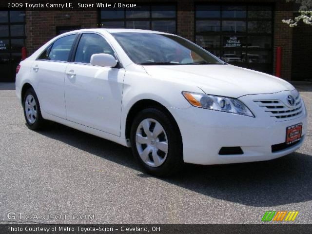 2009 Toyota Camry LE in Super White