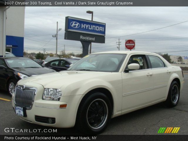 2007 Chrysler 300 Touring in Cool Vanilla