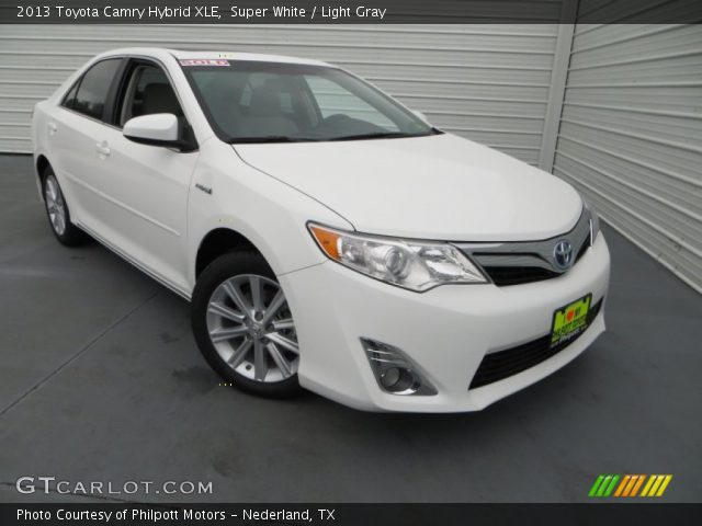 2013 Toyota Camry Hybrid XLE in Super White