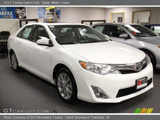 2013 Toyota Camry XLE in Super White