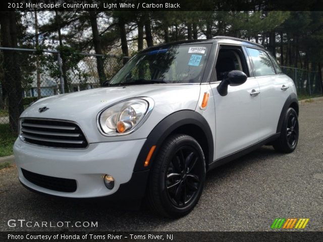 2012 Mini Cooper Countryman in Light White