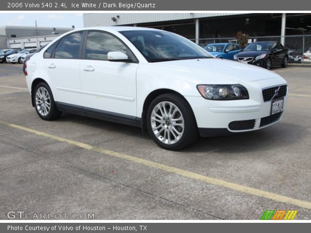 2006 Volvo S40 2.4i in Ice White
