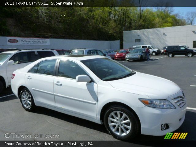 2011 Toyota Camry XLE in Super White