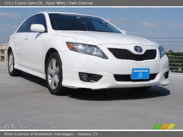 2011 Toyota Camry SE in Super White