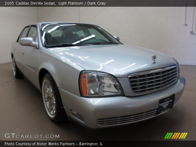2005 Cadillac DeVille Sedan in Light Platinum