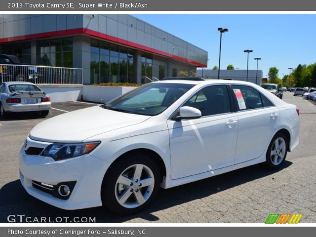2013 Toyota Camry SE in Super White