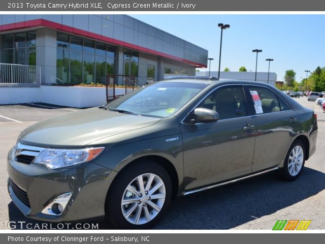 2013 Toyota Camry Hybrid XLE in Cypress Green Metallic