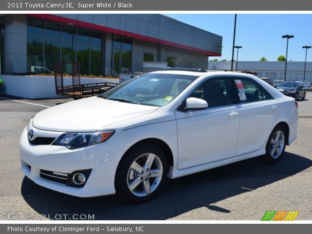 2013 Toyota Camry SE in Super White