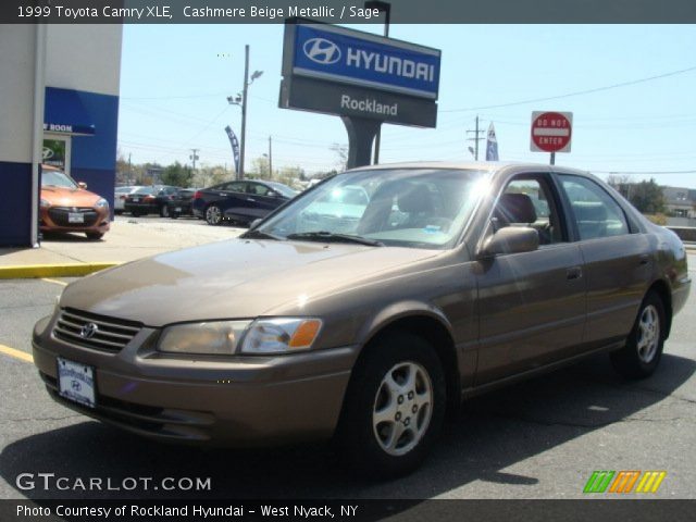 1999 Toyota Camry XLE in Cashmere Beige Metallic