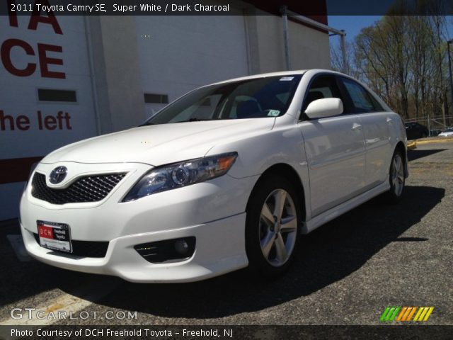2011 Toyota Camry SE in Super White