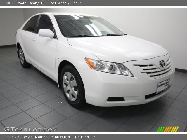 2009 Toyota Camry LE in Super White