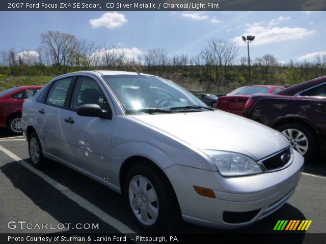 2007 Ford Focus ZX4 SE Sedan in CD Silver Metallic