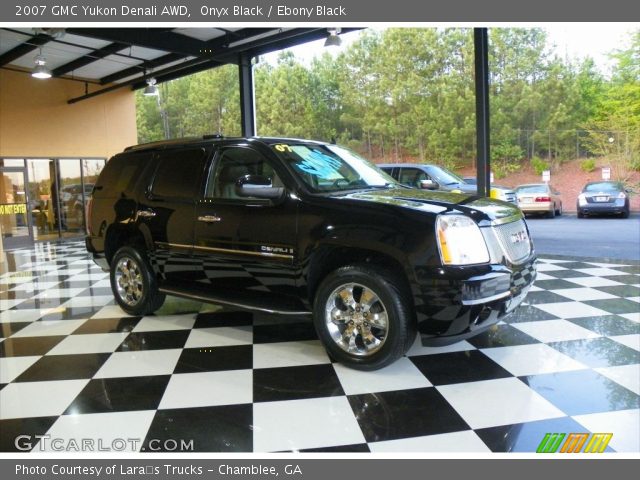 2007 GMC Yukon Denali AWD in Onyx Black