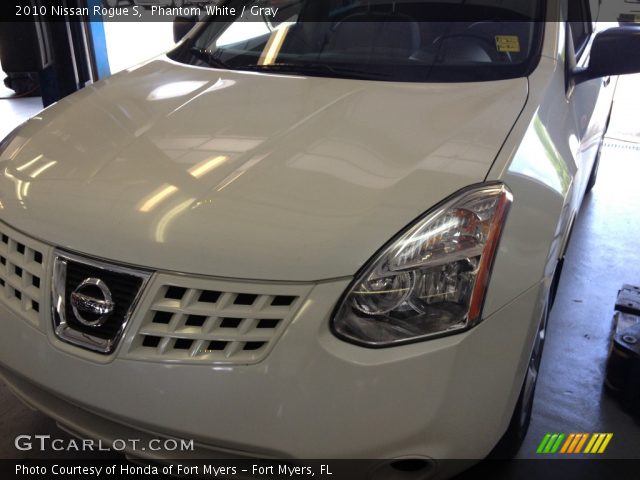 2010 Nissan Rogue S in Phantom White