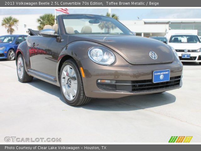 2013 Volkswagen Beetle 2.5L Convertible 70s Edition in Toffee Brown Metallic