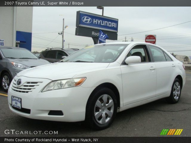 2007 Toyota Camry LE in Super White