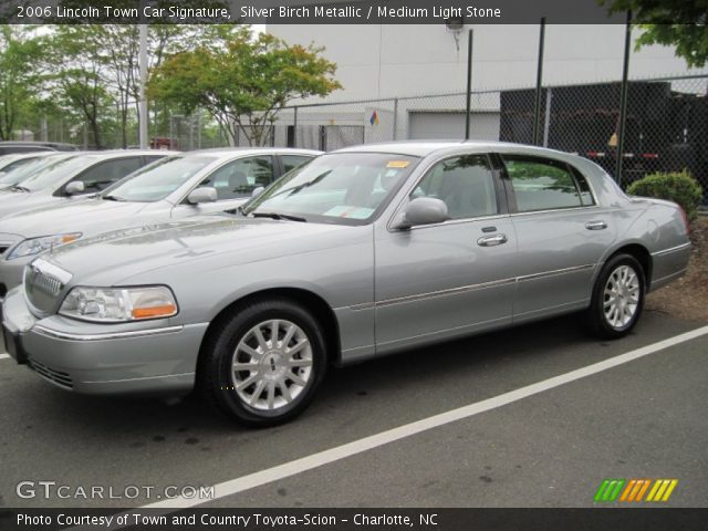 2006 Lincoln Town Car Signature in Silver Birch Metallic