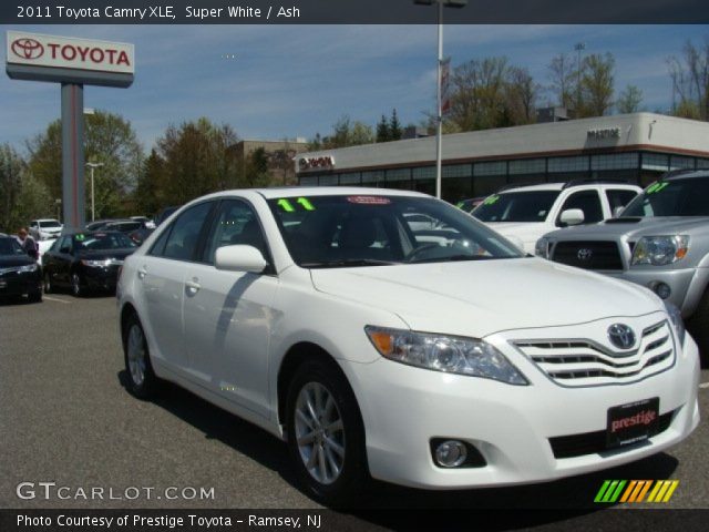 2011 Toyota Camry XLE in Super White