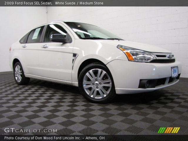 2009 Ford Focus SEL Sedan in White Suede