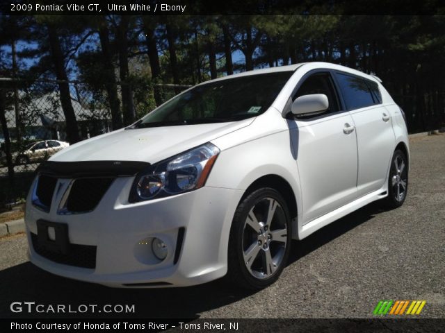 2009 Pontiac Vibe GT in Ultra White