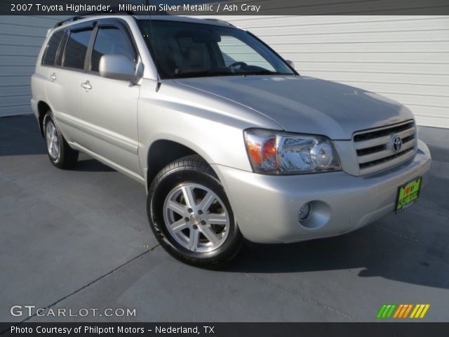 2007 Toyota Highlander  in Millenium Silver Metallic