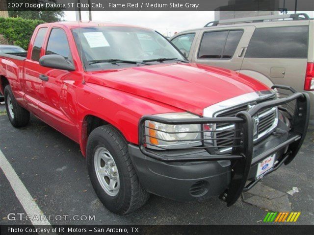 2007 Dodge Dakota ST Club Cab in Flame Red