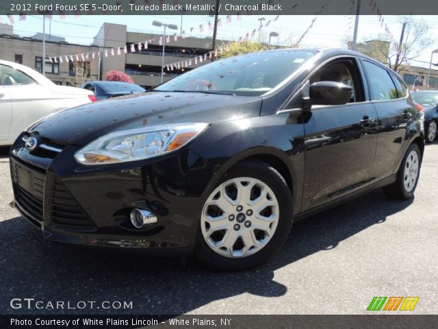 2012 Ford Focus SE 5-Door in Tuxedo Black Metallic
