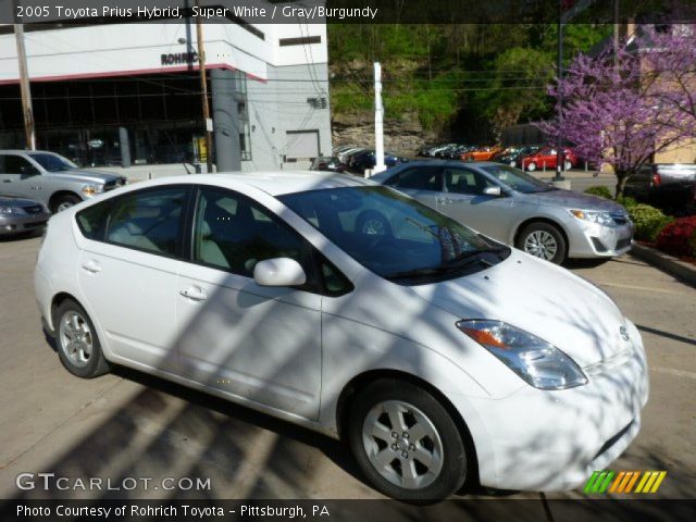 2005 Toyota Prius Hybrid in Super White