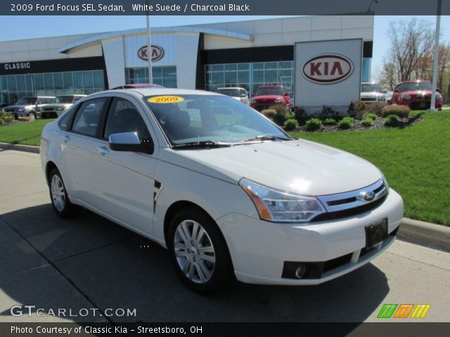 2009 Ford Focus SEL Sedan in White Suede