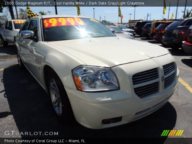 2005 Dodge Magnum R/T in Cool Vanilla White