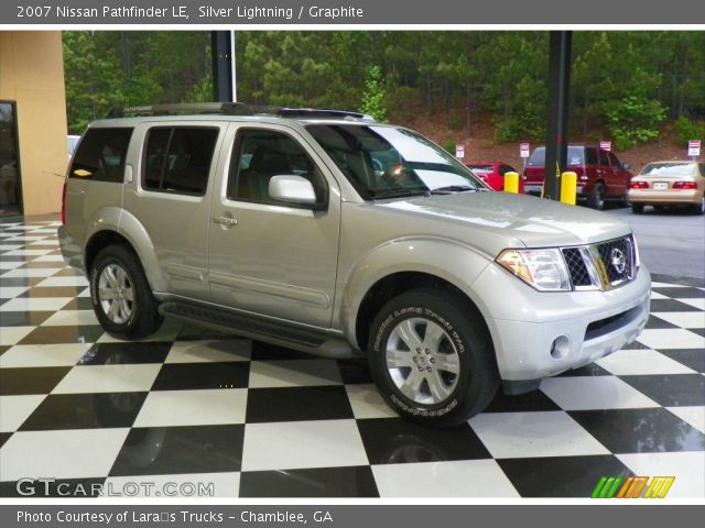 2007 Nissan Pathfinder LE in Silver Lightning