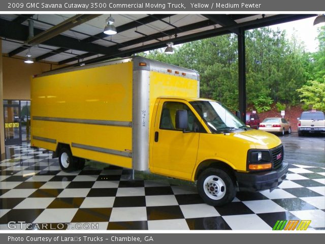 2009 GMC Savana Cutaway 3500 Commercial Moving Truck in Yellow
