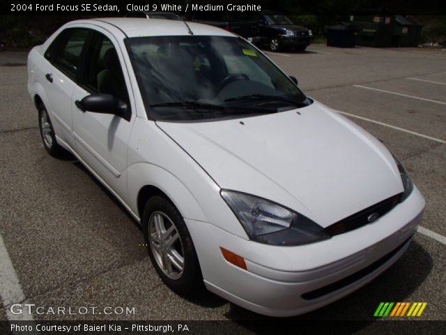 2004 Ford Focus SE Sedan in Cloud 9 White