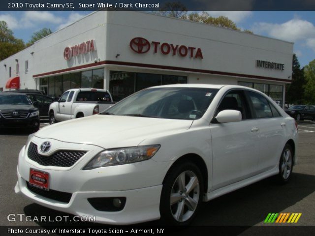 2010 Toyota Camry SE in Super White