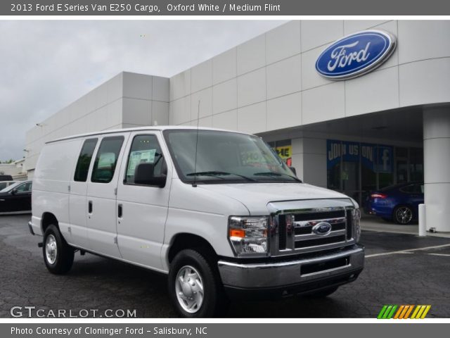 2013 Ford E Series Van E250 Cargo in Oxford White