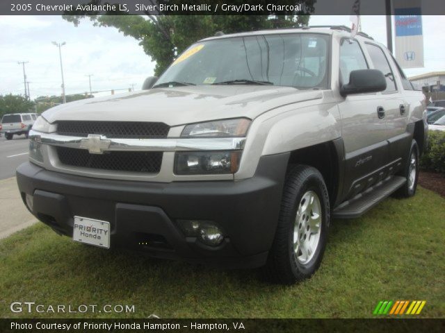 2005 Chevrolet Avalanche LS in Silver Birch Metallic