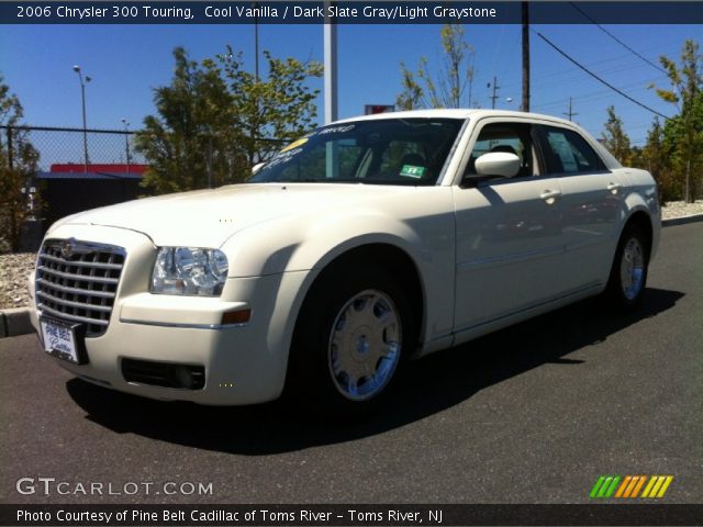 2006 Chrysler 300 Touring in Cool Vanilla