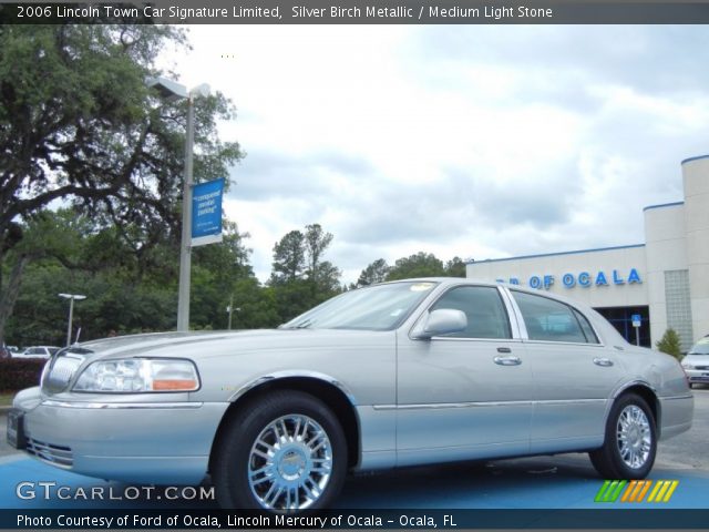 2006 Lincoln Town Car Signature Limited in Silver Birch Metallic