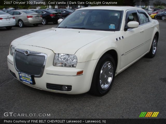 2007 Chrysler 300 Touring in Cool Vanilla