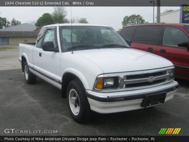 1994 Chevrolet S10 LS Extended Cab in White