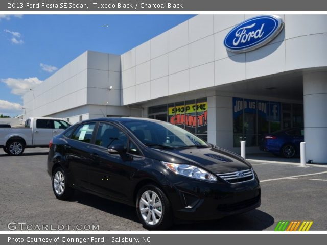 2013 Ford Fiesta SE Sedan in Tuxedo Black