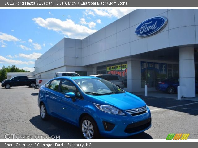 2013 Ford Fiesta SE Sedan in Blue Candy